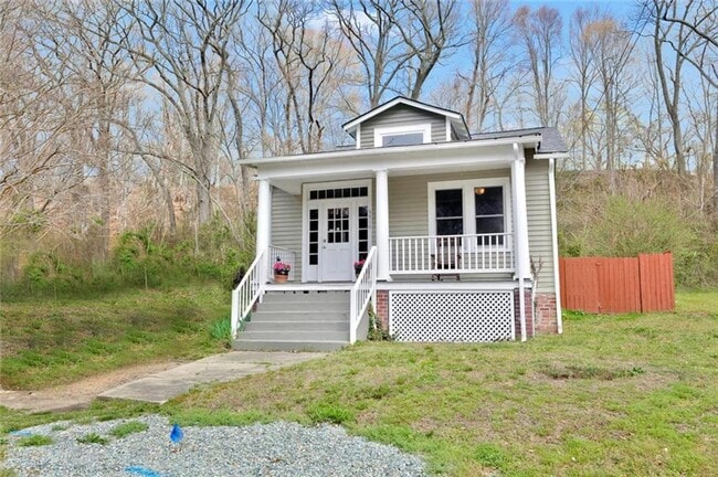 Building Photo - Great Bungalow for Rent!