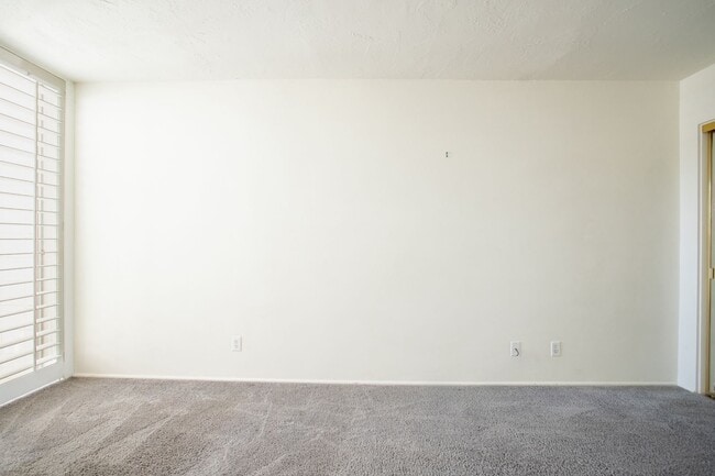 Building Photo - Mid-Century in Rancho Mirage!