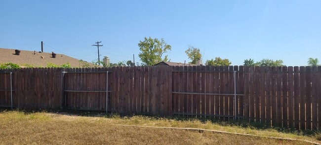 Building Photo - 6645 Bamburgh Dr