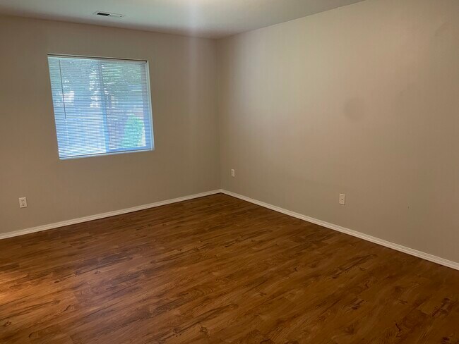 Building Photo - 4884 Thrush Ln