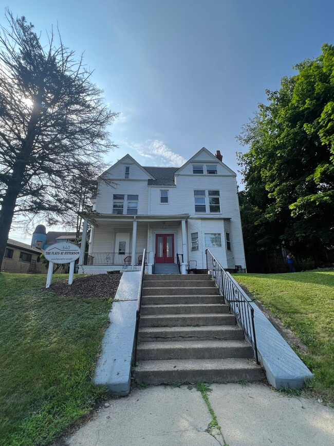 Building Photo - Stress-Free Stay: All-Inclusive Apartment Steps from Hospital