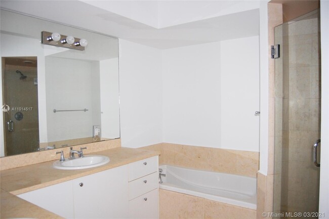 Building Photo - 20000 E Country Club Dr