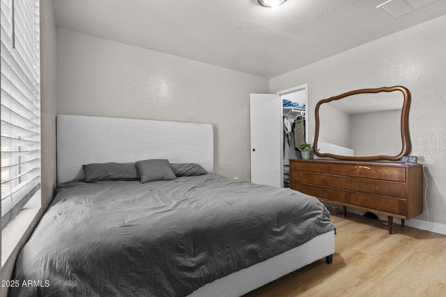 Building Photo - 1534 E Culver St