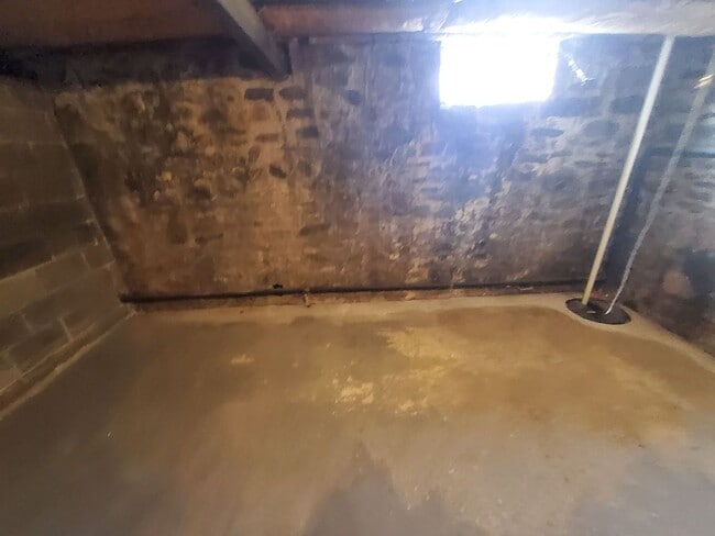 Building Photo - 2nd St 215-217 N