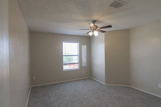 Building Photo - 1460 Stewart Dr