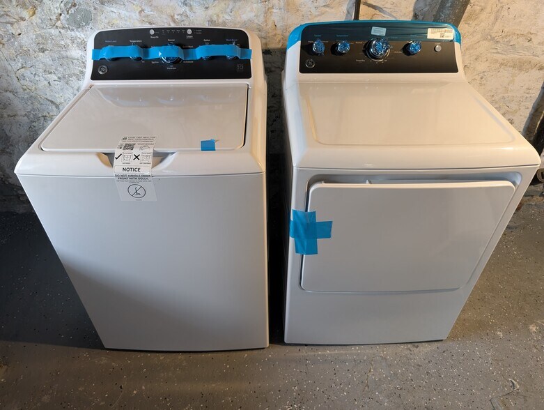 Building Photo - 500 Fordham Ave