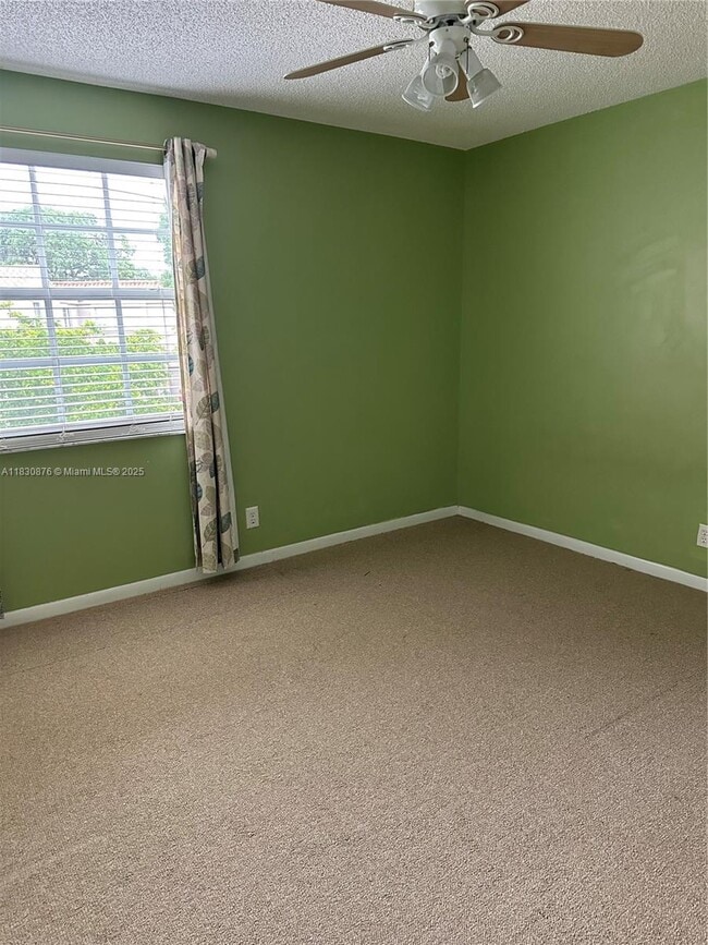 Building Photo - 10998 Mainsail Dr
