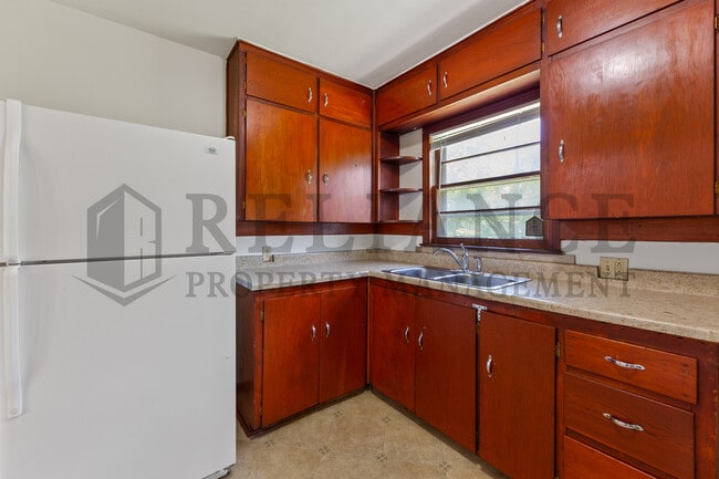 Building Photo - 1932 S Parkwood Ln