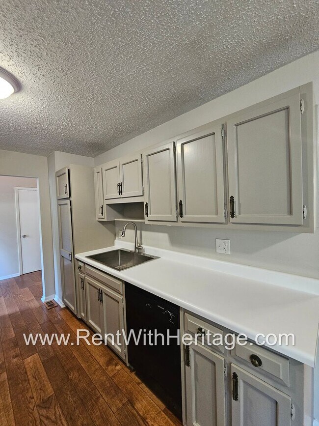 Building Photo - Gorgeous 4bd / 2.5 in Popular Arbor Statio...