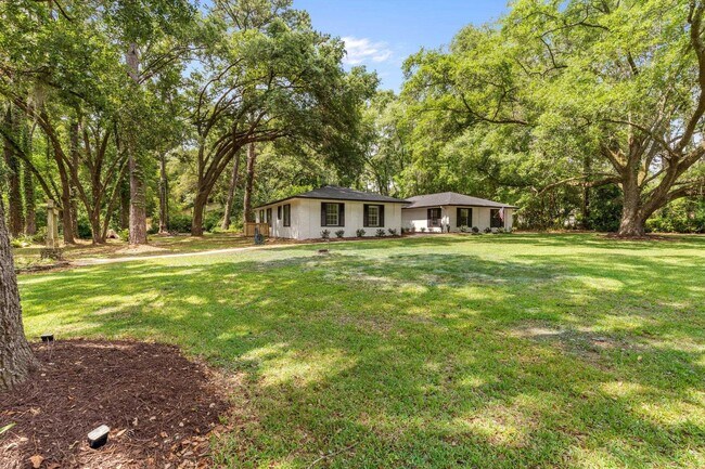 Building Photo - 3333 Meadow Hill Rd