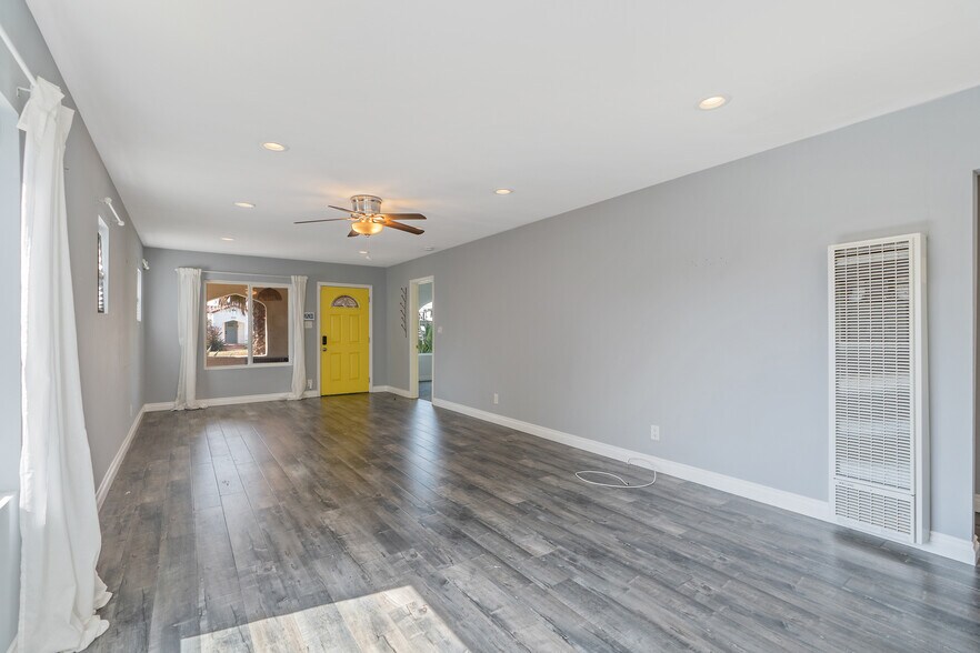 Building Photo - 3111 W 69th St