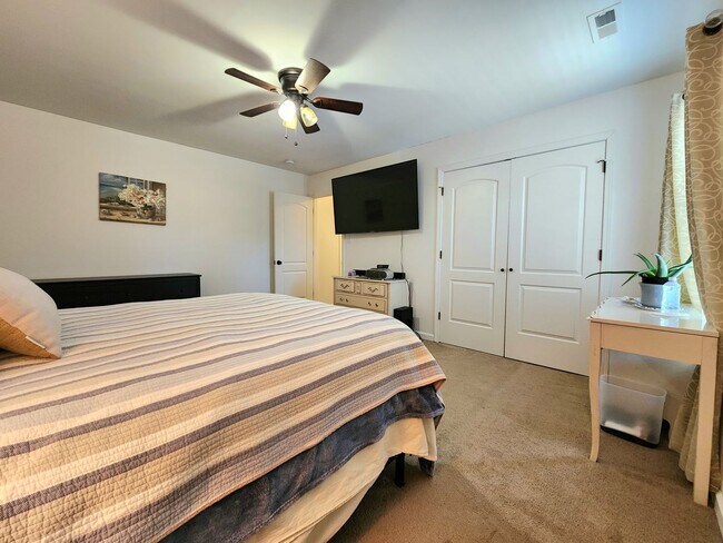 Building Photo - 4 Bedroom Single Family Home near Naval Station Norfolk