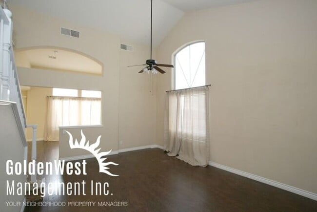Building Photo - Elegant Cozy 3Bdm 2.5Ba Home in Las Vegas!