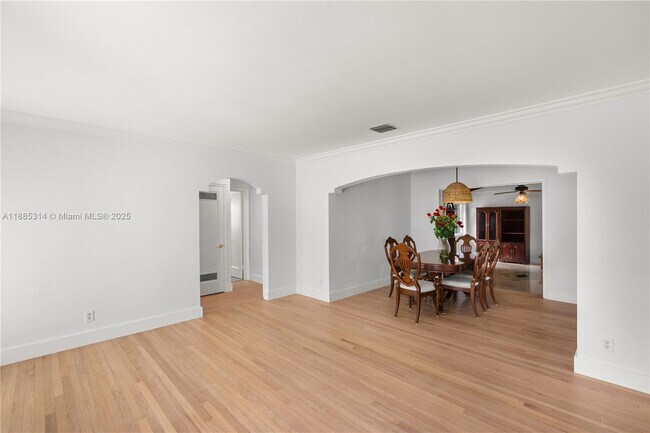 Building Photo - 3018 Coconut Grove Dr