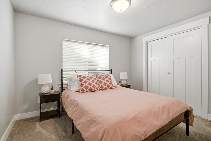 Building Photo - 617 W 4050 N