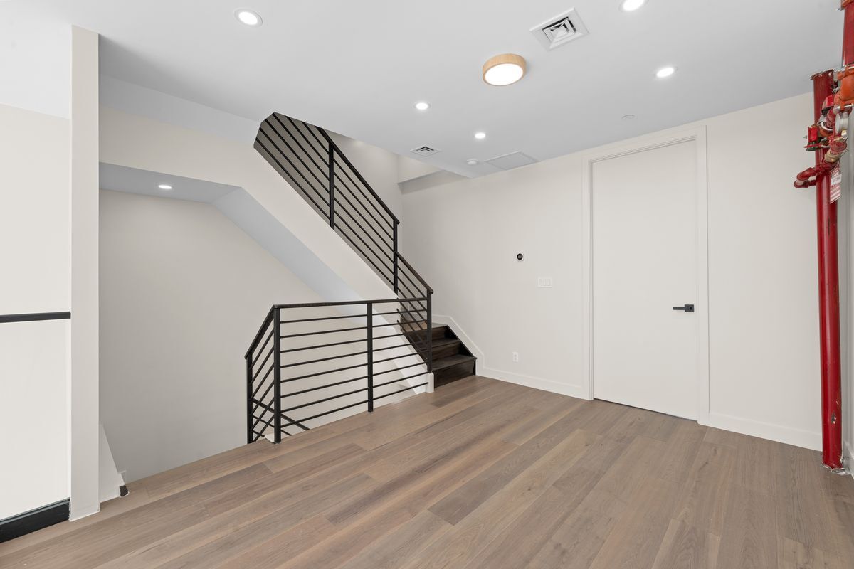 Building Photo - 310 Fenimore St