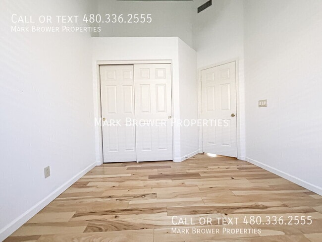 Building Photo - 941 N Florence Dr