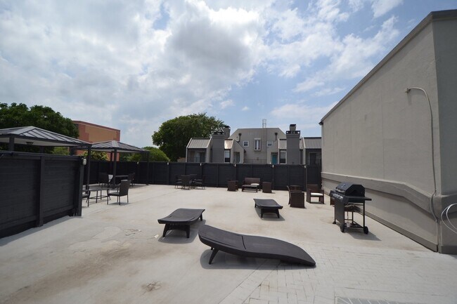 Building Photo - Remodel Condo - Minutes to Downtown Austin