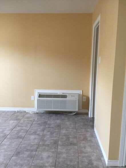 Building Photo - 12 Pine Creek Cir