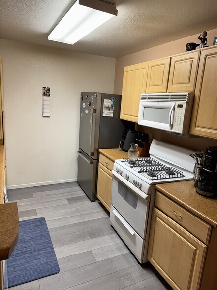 Building Photo - 8250 N Grand Canyon Dr