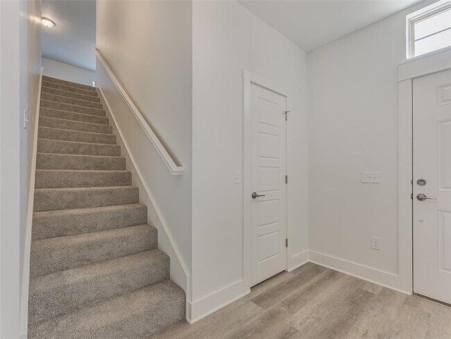Building Photo - 1325 Monterey Dr