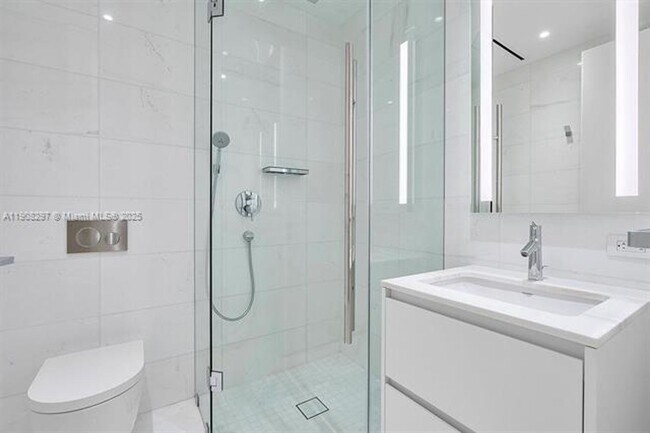 Building Photo - 300 Biscayne Blvd Way