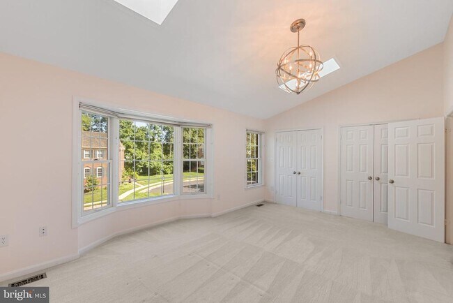 Building Photo - 6860 Williamsburg Pond Ct