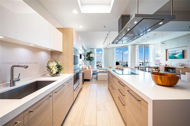 Building Photo - 17301 Biscayne Blvd