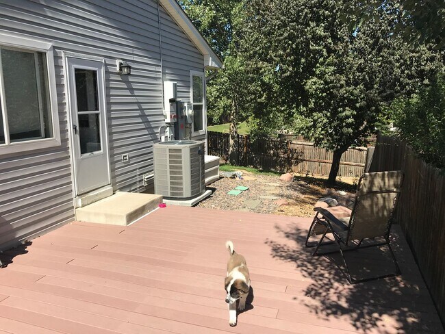 Building Photo - Available October 2025! 3 Bedroom 2 Bath SFH