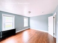 Building Photo - 18 E 21st St