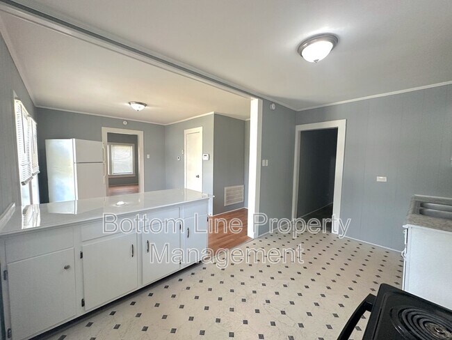 Building Photo - 815 S Weldon St