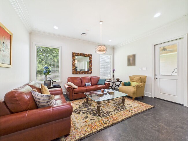 Building Photo - Nestled in the desirable Quail Hollow Subdivision