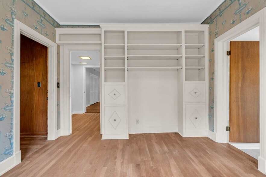 Building Photo - 905 8th Ave N