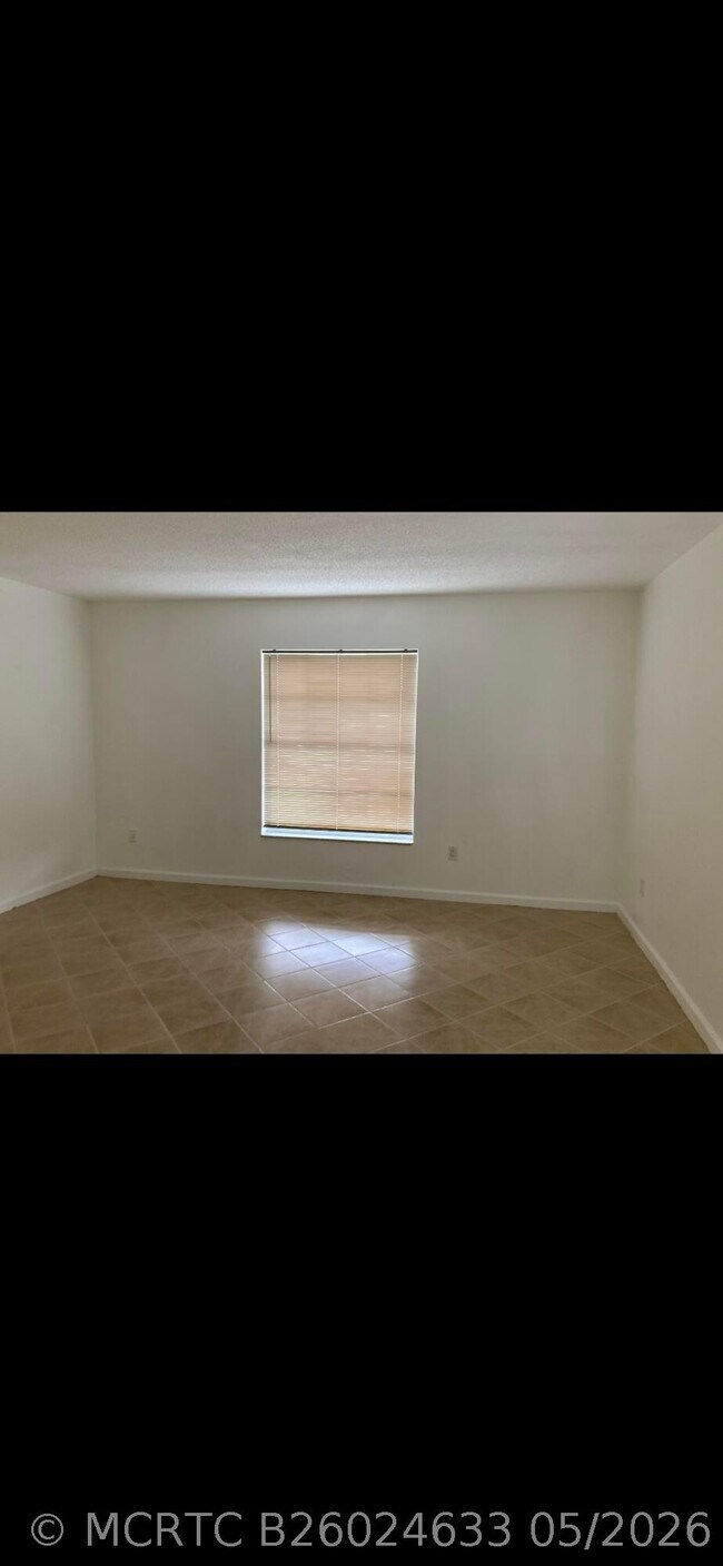 Building Photo - 1243 Kinglet Terrace