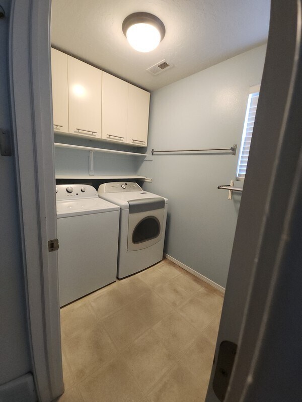 Building Photo - 209 Interlochen Ln