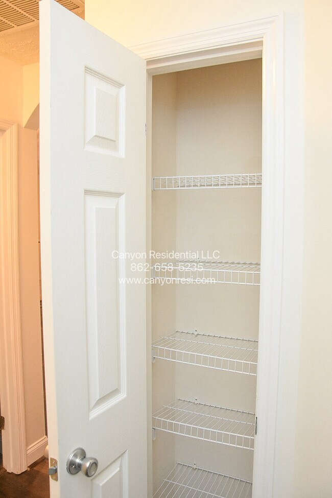 Building Photo - 658 Copper Creek Dr