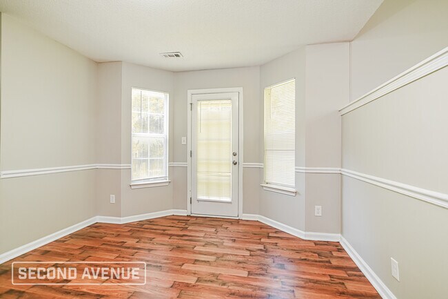 Building Photo - 320 Brookside Dr