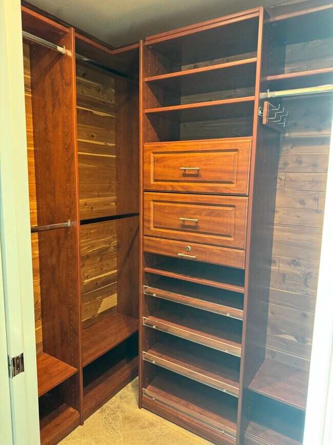 Building Photo - 2528 Bowdoin Pl