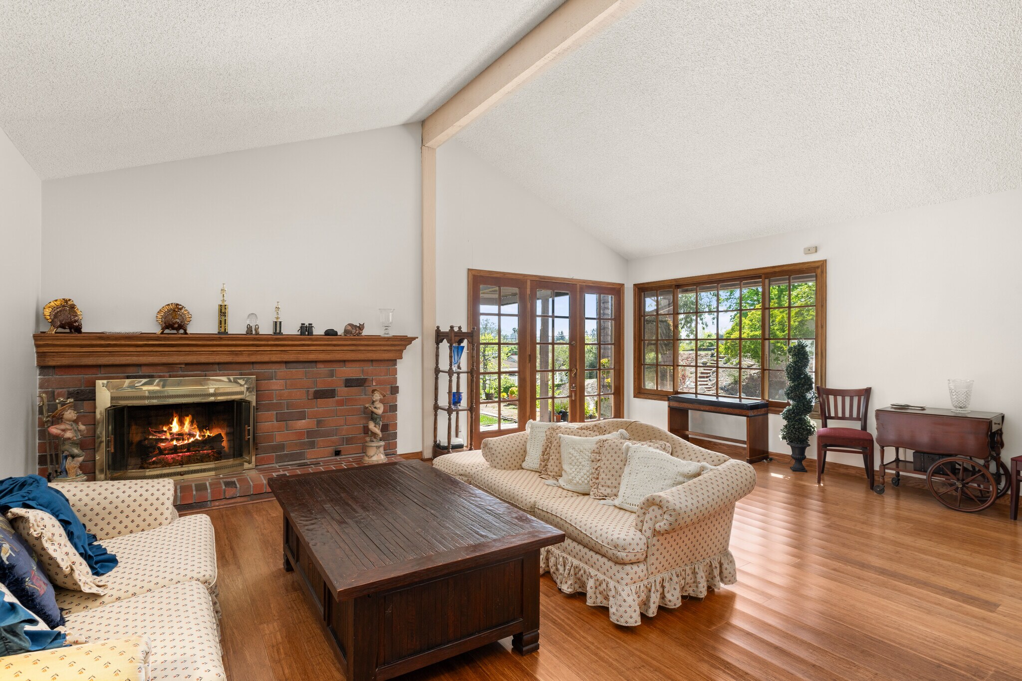 Large Living Room with Gas fireplace and View - 1557 E Puente St