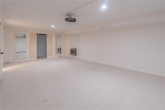 Building Photo - 530 Saddlebrook Dr