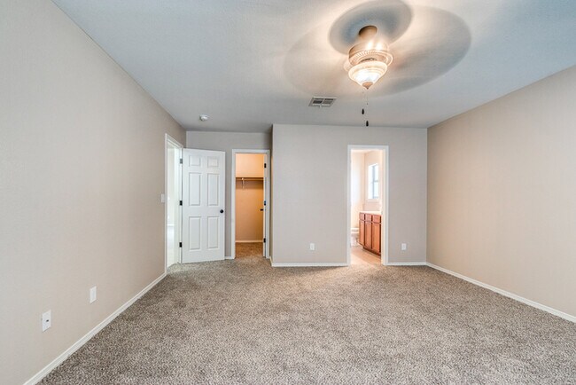 Building Photo - Immaculate Eastside 4-bedroom home in El P...