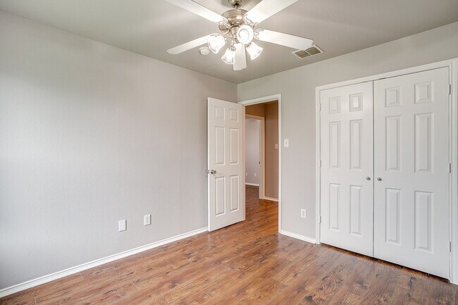 Building Photo - 624 Horn St