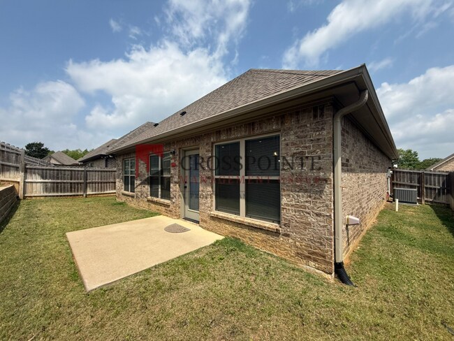 Building Photo - Beautiful 3 Bedroom 2 Bathroom Home!