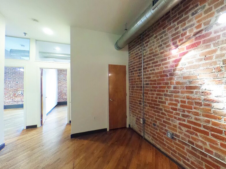 Building Photo - 1318 W Broad St