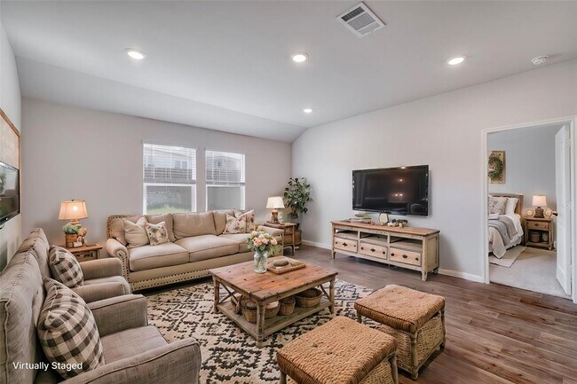 Building Photo - 109 Bethpage Dr
