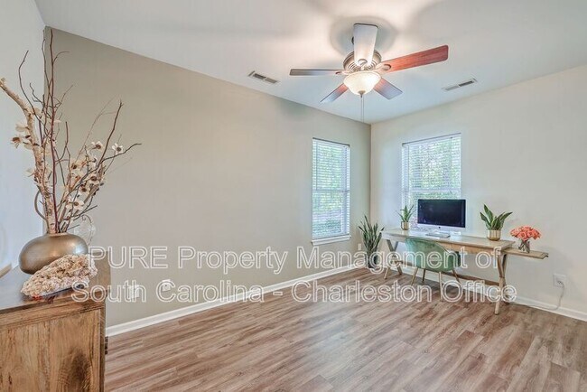 Building Photo - 8800 Dorchester Rd