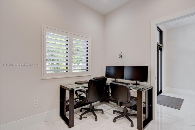 Building Photo - 2521 SW 105th Ave
