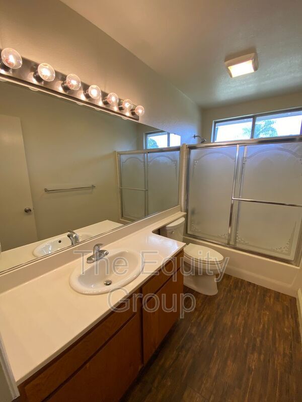 Building Photo - 4300 E Feemster Ave