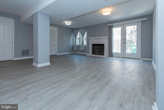 Building Photo - 48 Pontiac Way