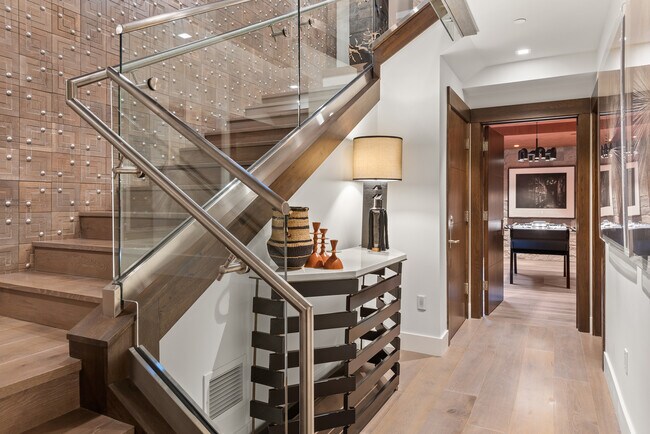 Building Photo - 120 Juan St